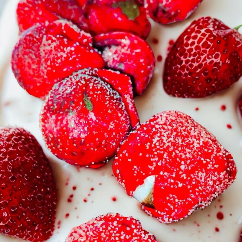 Cocoa Strawberries & Cream RED Tub